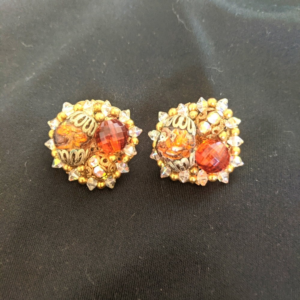 Vintage Hobe’ Clip-on Earrings